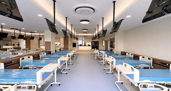 Photos of Daviva Healthcare dialysis centres.