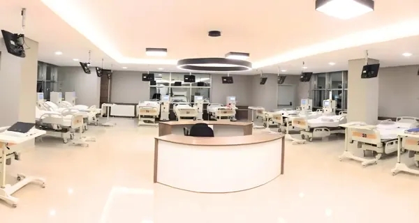 Photos of Daviva Healthcare dialysis centres.